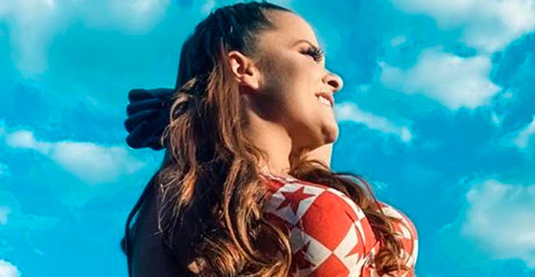 De biquíni, Maiara curte dia de spa e ostenta corpão ao sol: “Sem condições pra tanta beleza”
