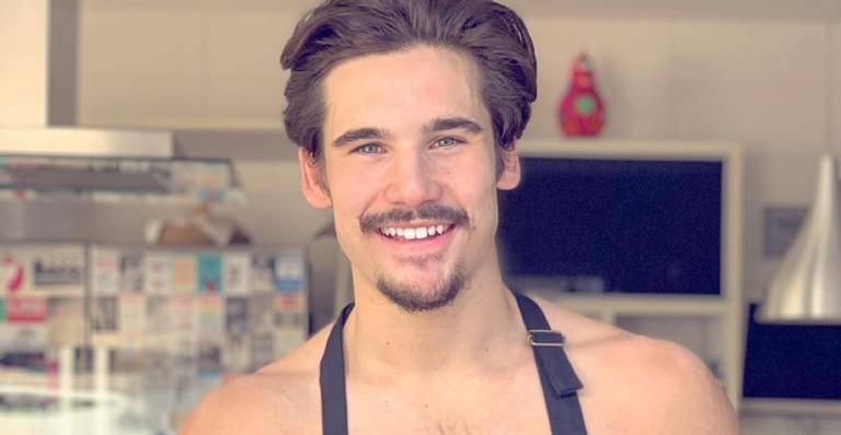 Nicolas Prattes faz declaração para irmã mais nova e fãs se derretem: ”Que fofo”