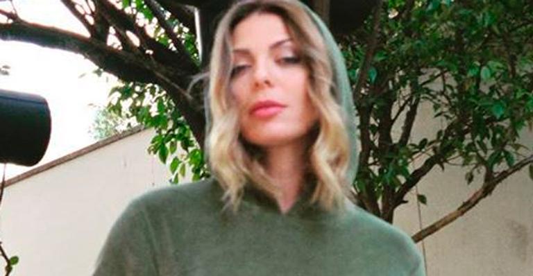 Agasalhada, Sheila Mello deixa as pernas poderosas à mostra e seguidores aprovam: “Toda maravilhosa”