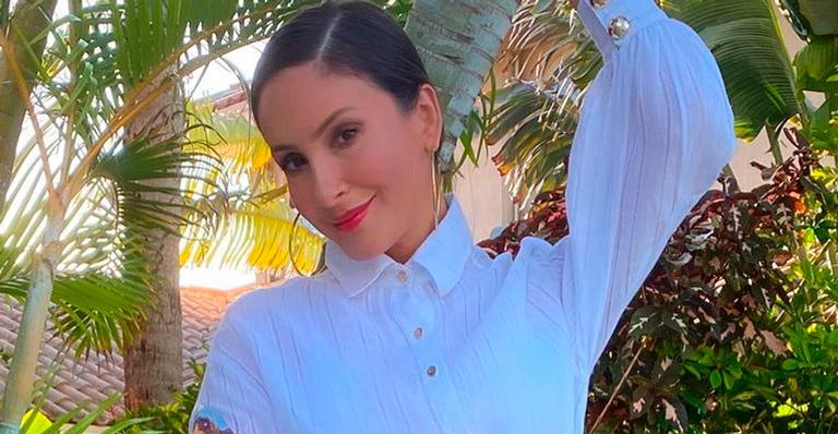 Claudia Leitte ostenta boa forma com top e saia fendada e seguidores elegem: “Mulher mais linda do Brasil”