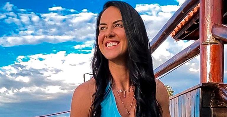 Graciele Lacerda surge deslumbrante com vestido recortado e mostra pernões: “Verdadeira, simples, coração bom”