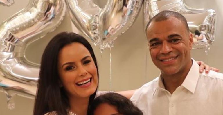 Luciele di Camargo e Denílson dispensam o luxo em aniversário de dez anos da filha: ”Viva nossa menina!”