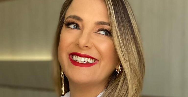 Ticiane Pinheiro ousa no look para apresentar o Hoje em Dia e fãs aprovam: “Elegância define”