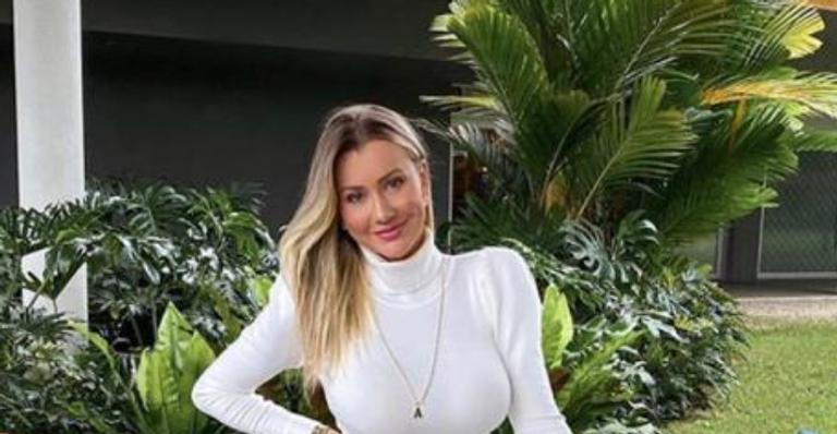 Magérrima! Ana Paula Siebert impressiona ao exibir barriguinha seca semanas após nascimento da filha