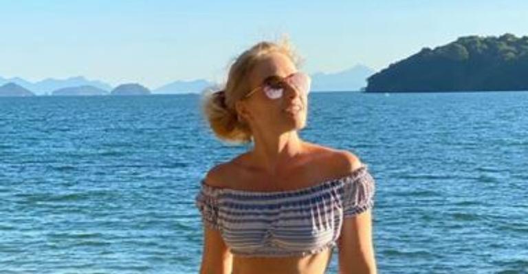 Uau! Angélica ostenta abdômen sequinho e coleciona elogios por ótima forma aos 46 anos