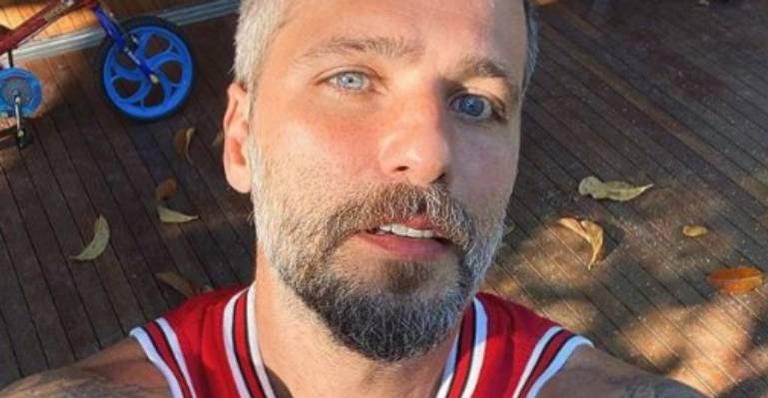 Bruno Gagliasso constrói casa na árvore para os filhos com ajuda de Rodrigo Hilbert