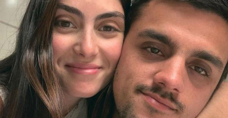 Felipe Simas e Mariana Uhlmann relevam curiosidades sobre o casal em live: “A gente gosta de exaltar um ao outro”