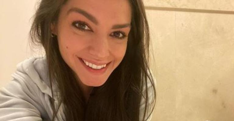 Thais Fersoza explode fofurômetro ao resgatar clique antigo da filha mais velha