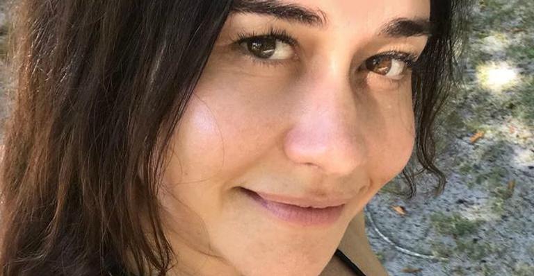 Aos 49 anos, Alessandra Negrini deixa a polpa do bumbum de fora em clique ousado: “Passei mal”