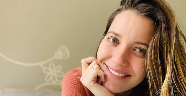 Grávida, Nathalia Dill posa passando a mão na barriga e encanta seguidores: ”Lindas”