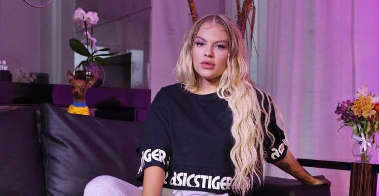 Luísa Sonza ostenta bumbum gigante em clique, Vitão comenta e fãs se animam