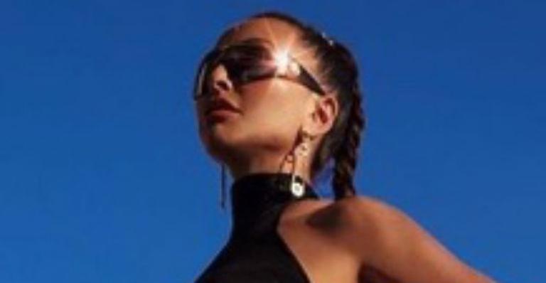 Deslumbrante, Sabrina Sato levanta calcinha e ostenta curvas esculturais: “Um hino de mulher”