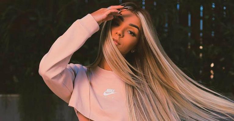 Esposa de Ludmilla, Brunna Gonçalves mostra barriga trincada após procedimento estético: “Gominhos”