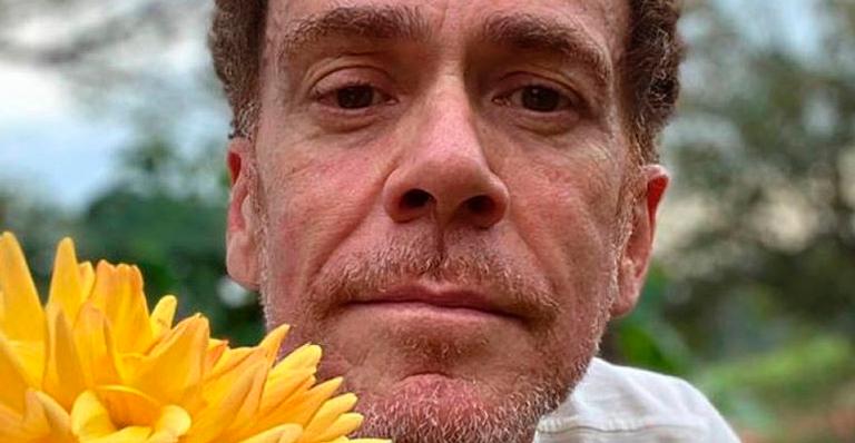 Discreto, Nando Reis surge em clique raro com três dos cinco filhos: “Todo o arco-íris”