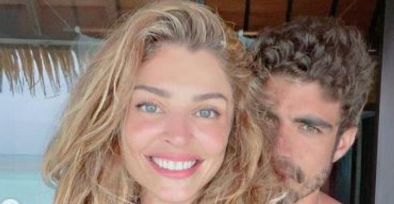 Grazi Massafera tenta ajustar look inusitado de Caio Castro e web cai na risada: ”Pegou no circo?”
