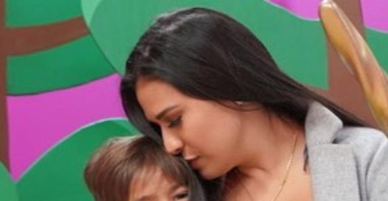 Simone celebra muito aniversário do filho e emociona fãs com homenagem: ”Maior alegria da vida”