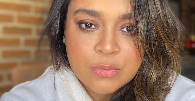 Aos 45 anos, Preta Gil radicaliza o visual e surge de cabelo rosa: “Ressignificar o envelhecer”