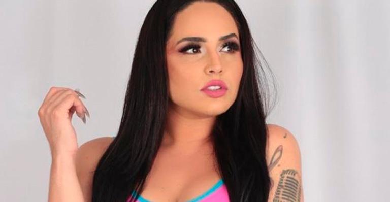 De shortinho colado, Perlla deixa detalhes desenhados no tecido e agrada: “Quem é Anitta?”