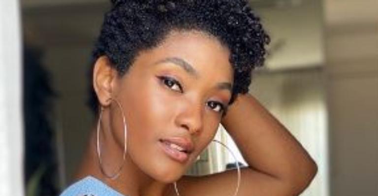 Erika Januza ostenta beleza única em maiô cavadíssimo e coleciona elogios: ”Perfeita!”