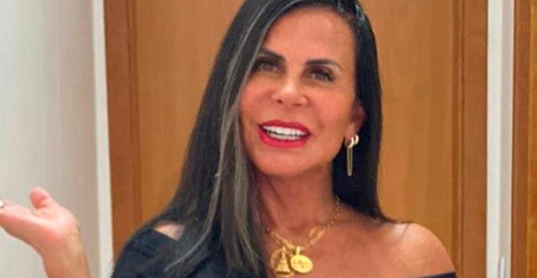Aos 61 anos, Gretchen ostenta barriga trincada e retoma musculação: “Comecei de novo”