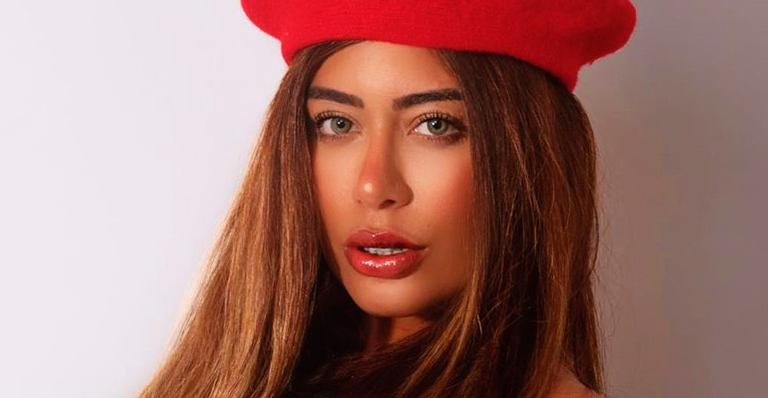 Irmã de Neymar, Rafaella Santos posa com microvestido acima das coxas e arrasa
