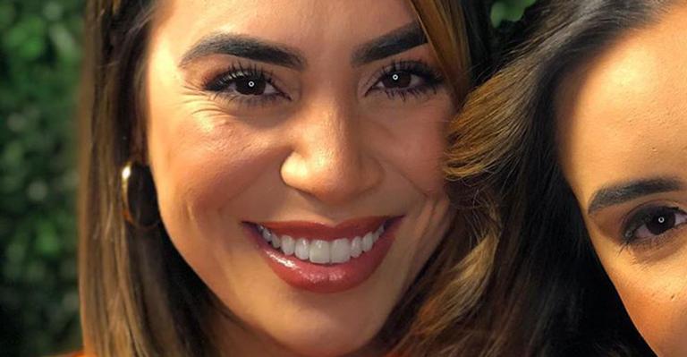 Naiara Azevedo surge em clique raro com a irmã mais nova e encanta a web: “Te amo”