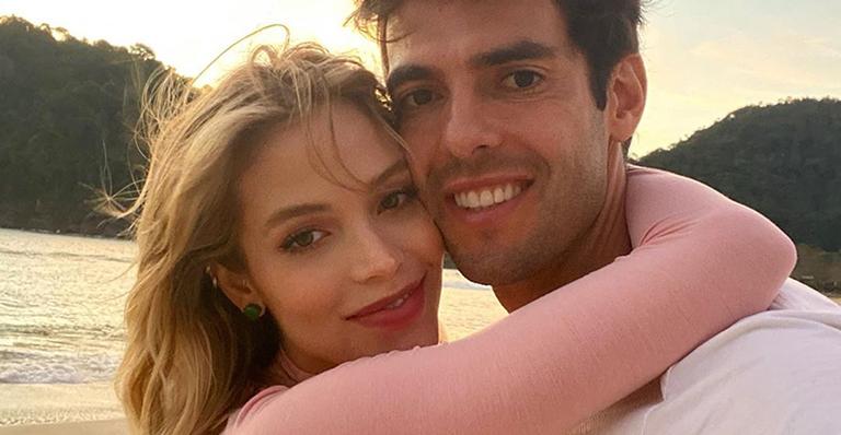 Carol Dias posa só de biquíni no sol e ostenta barrigão de sete meses: “Grávida mais linda de 2020”