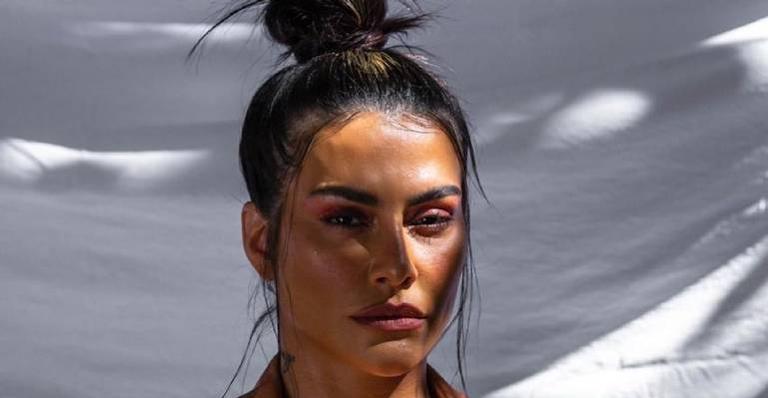 Com decote generoso, Cleo Pires surge deslumbrante em clique ousado