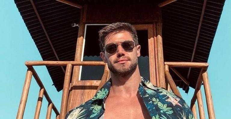 Jonas Sulzbach exibe corpo em forma e derrete corações: “Barbaridade”