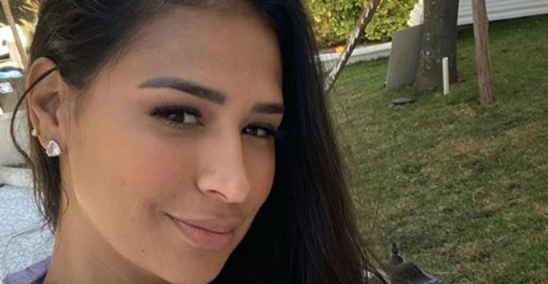 Simone Mendes surge adolescente em clique e impressiona: “O rosto não muda”
