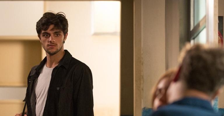 Totalmente Demais: Jonatas flagra momento íntimo de Eliza e Arthur