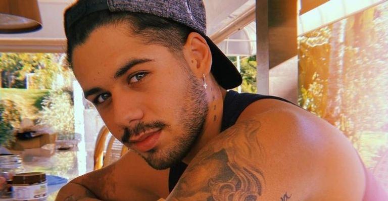 Zé Felipe posta foto em estúdio e promete novidade: “Muito ansioso”