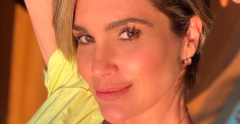 Aos 46 anos, Flávia Alessandra ostenta barriga sarada ao tomar sol em casa: “Uma pintura”