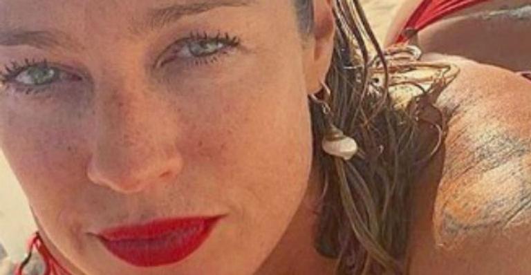 Em Portugal, Luana Piovani surpreende ao posar de biquíni e esbanjar beleza e ótima forma: “Que perfeição”