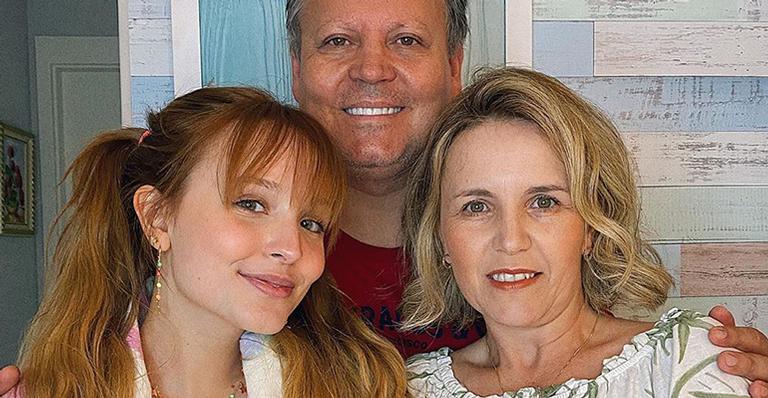 Larissa Manoela capricha e arma festa de aniversário luxuosa para a mãe: “Do jeitinho que a gente gosta”