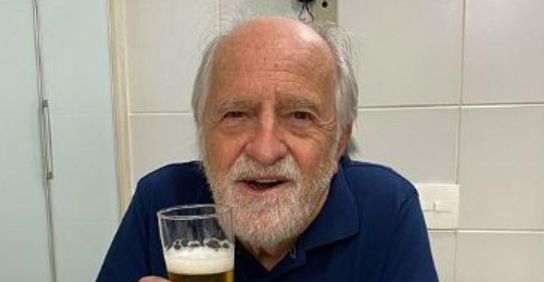 Ary Fontoura deixa dieta de lado e celebra chegada do fim de semana em grande estilo