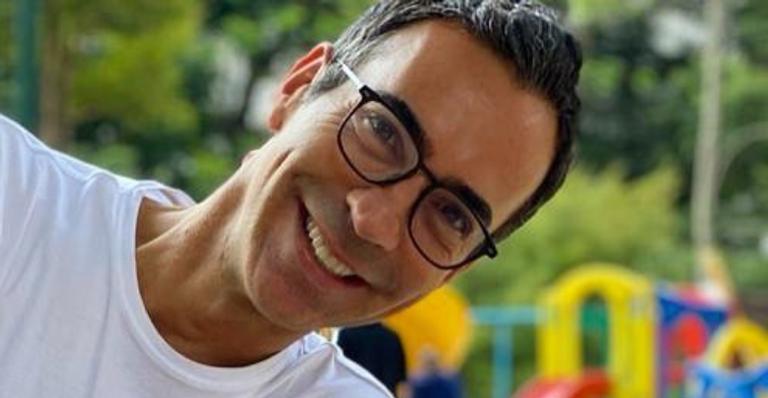 Gargalhando, Manuela Tralli posa ao lado de César Tralli no Dia dos Pais: “Sentimento mágico”