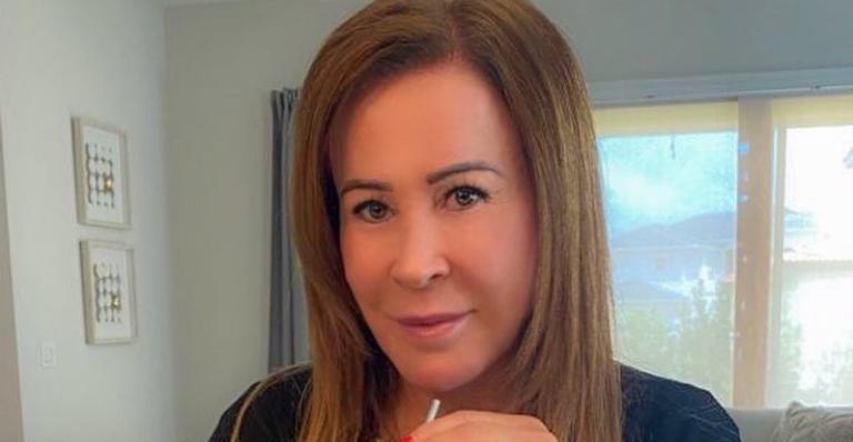 Zilu Camargo radicaliza o visual e surpreende fãs com fios ondulados: ”Ficou ótimo!”