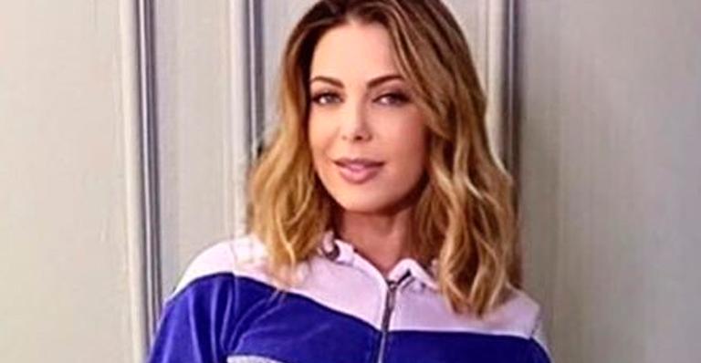 Aos 42 anos, Sheila Mello aposta em calça coladinha e seguidores aprovam: “Uma garotinha”