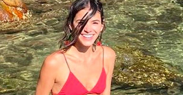 Bruna Marquezine abre álbum de viagens e aparece com biquínis minúsculos: “Cada dia mais linda”