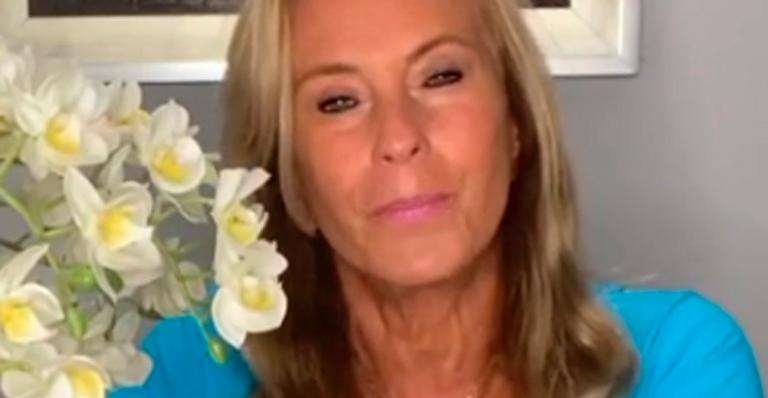 Helô Pinheiro se emociona ao reencontrar a neta após cinco meses: “Transbordei de amor”
