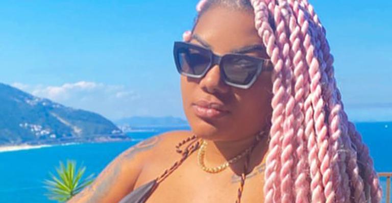 De biquíni cortininha, Ludmilla exibe barriga definida por lipoaspiração 3D: “Poderosa”