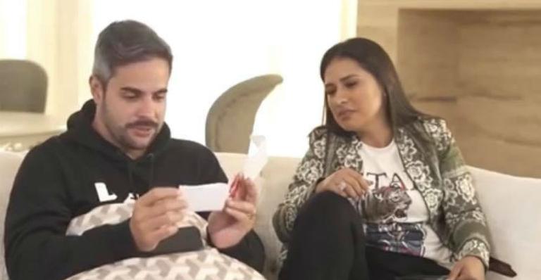 Simone Mendes recebe buquê de flores de admirador secreto e deixa marido enciumado: “Tem que aprender a respeitar”