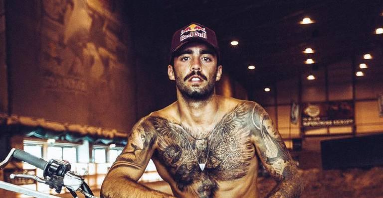 Pedro Scooby mostra reação dos herdeiros ao ganharem pista de skate