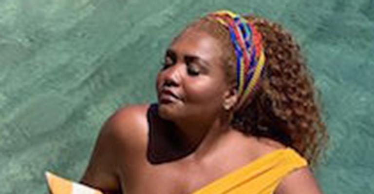 Aos 42 anos, Gaby Amarantos posa de biquíni de um ombro só em foto sem retoques: “Deslumbrante”