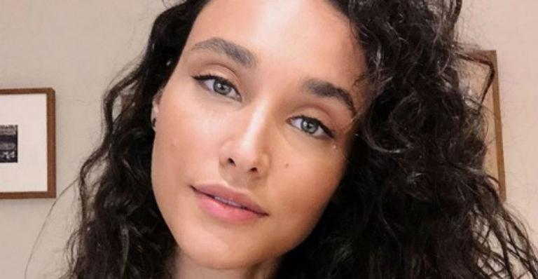 De biquíni, Débora Nascimento impressiona web ao exibir habilidade na ioga: “Que mulher é essa”