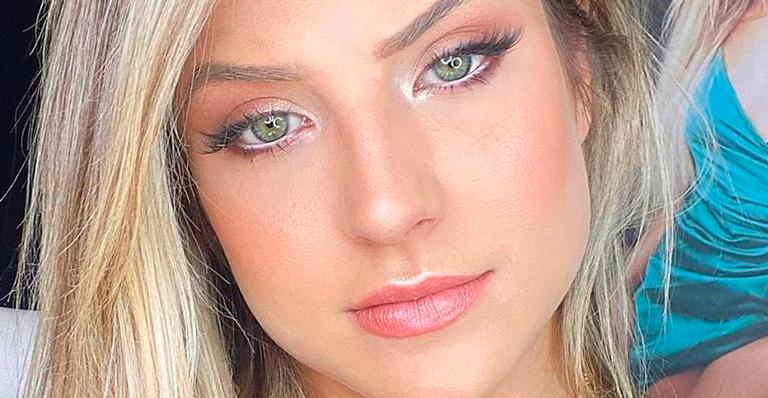 Ex-BBB Gabi Martins aposta em look decotado e deixa seios em evidência: “Perfeita”