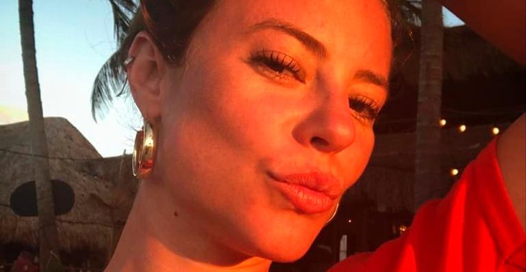Paolla Oliveira dispensa produção e ostenta beleza natural: “Deusa grega”