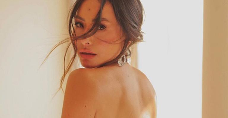 Pegou fogo! Sabrina Sato posa com shortinho jeans rasgado e Duda Nagle reage com ousadia