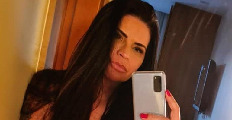 Aos 46 anos, Solange Gomes posa de topless e desabafa sobre mudanças no corpo: “Meu novo magro”